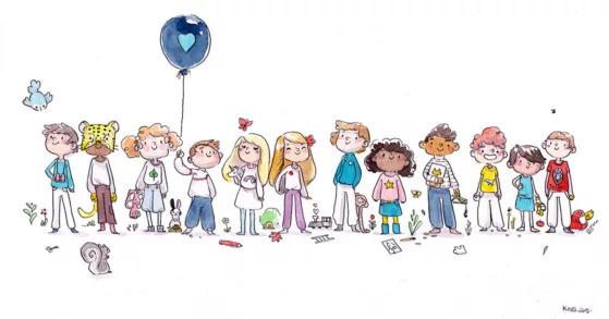 Une bande d'enfants joyeux alignés les uns à côté des autres