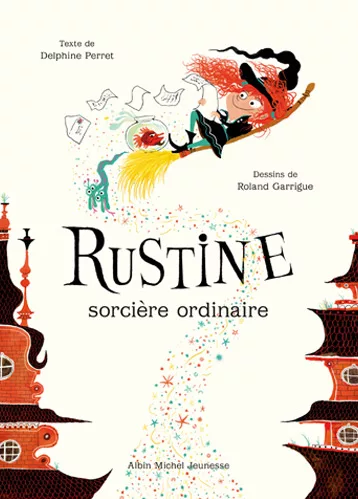 Couverture de Rustine sorcière ordinaire, une jeune sorcière sur allongée sur son balai sur lequel repose un poisson rouge dans son bocal